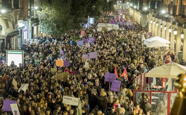 M S De Personas Llenan Las Calles De Valladolid De Razones Para